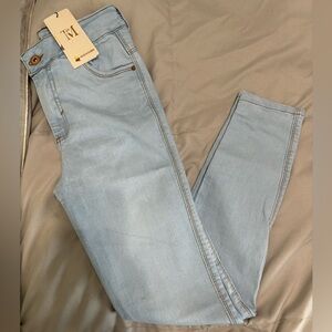 Butt-lifting colombian jean